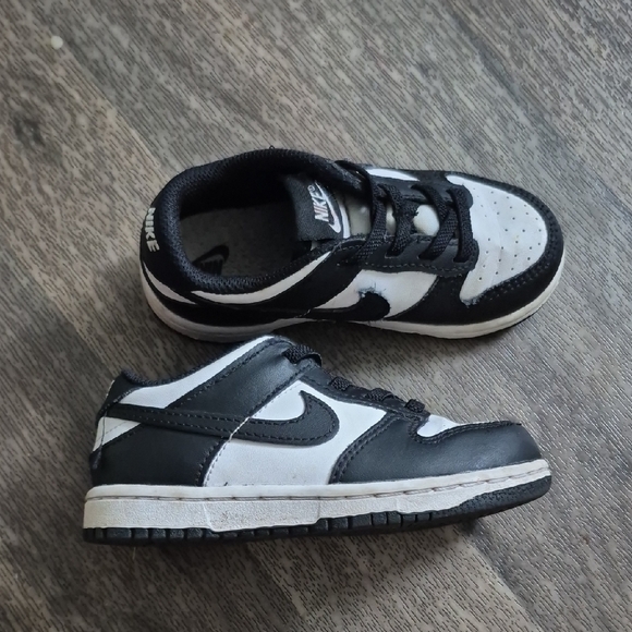Nike Kids Black and White Sneakers - Picture 1 of 6
